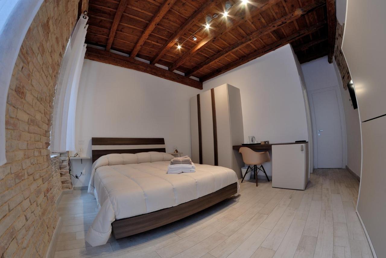 B&B Del Corso Loreto Bagian luar foto