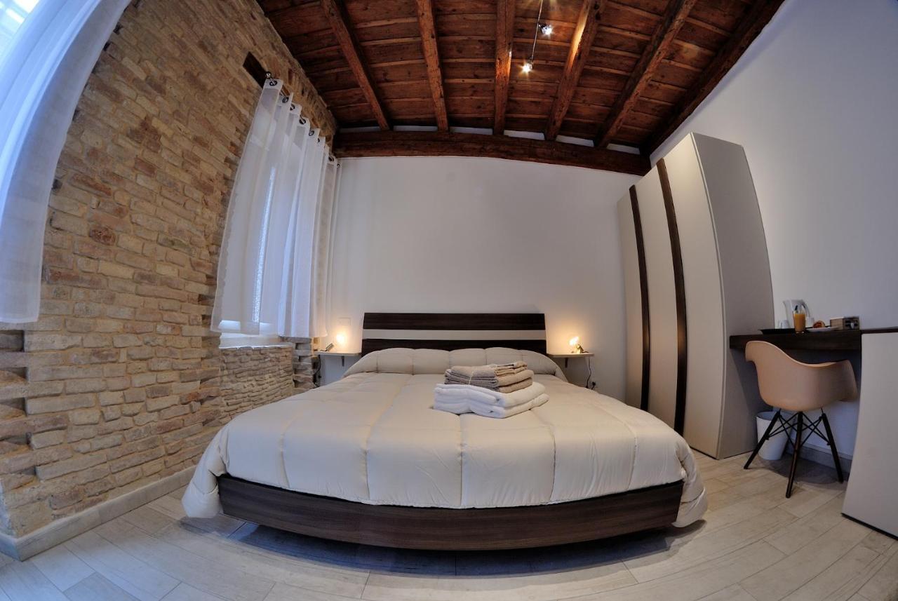 B&B Del Corso Loreto Bagian luar foto